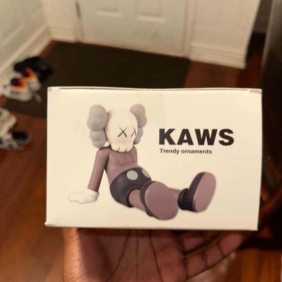 KAWS TRENDY ORNAMENTS Black in Box XX Kaw M Collectible Art NEW sitting - Picture 4 of 6